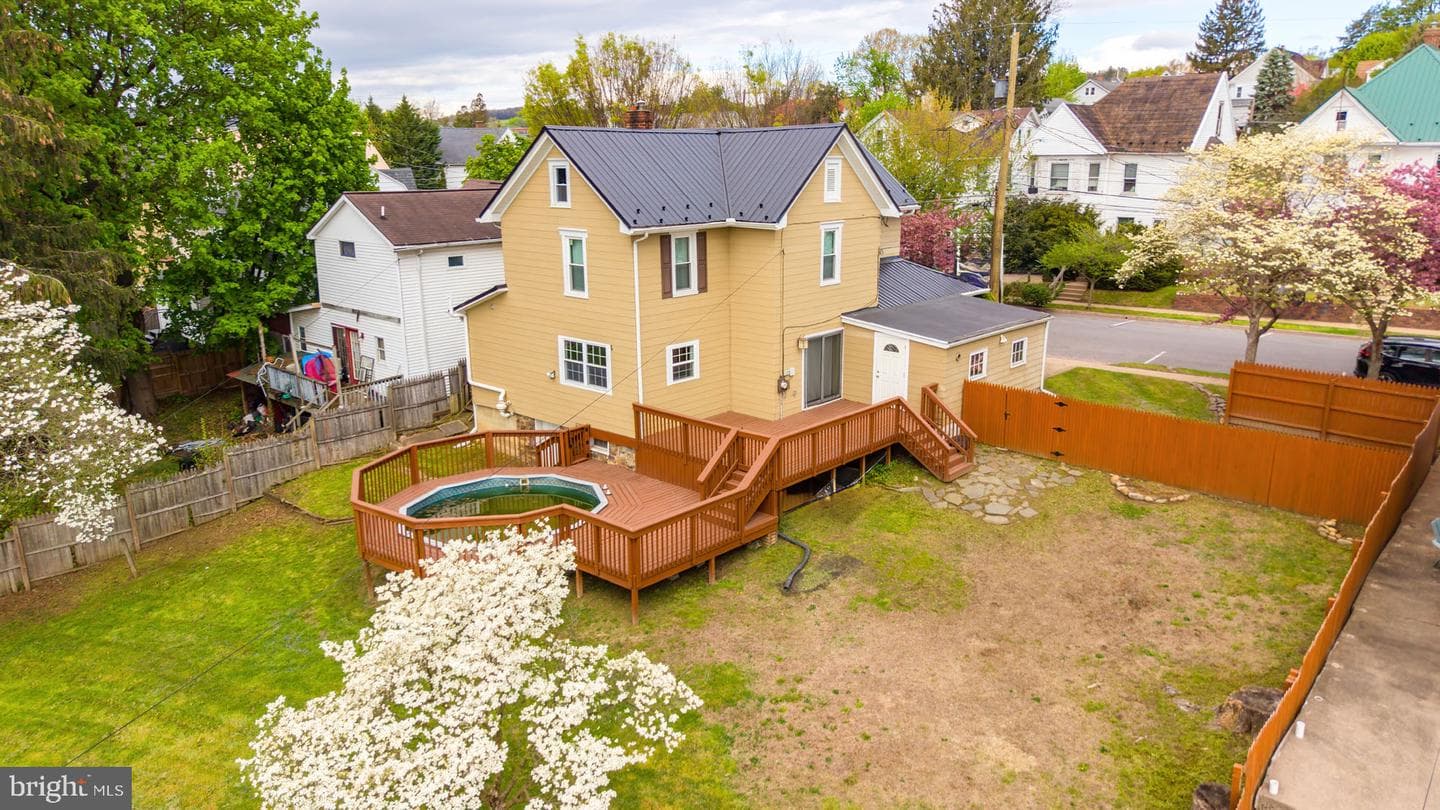 422 E 4th Street photo 34