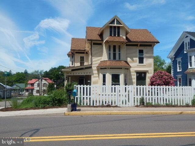 501 Main Street photo 3