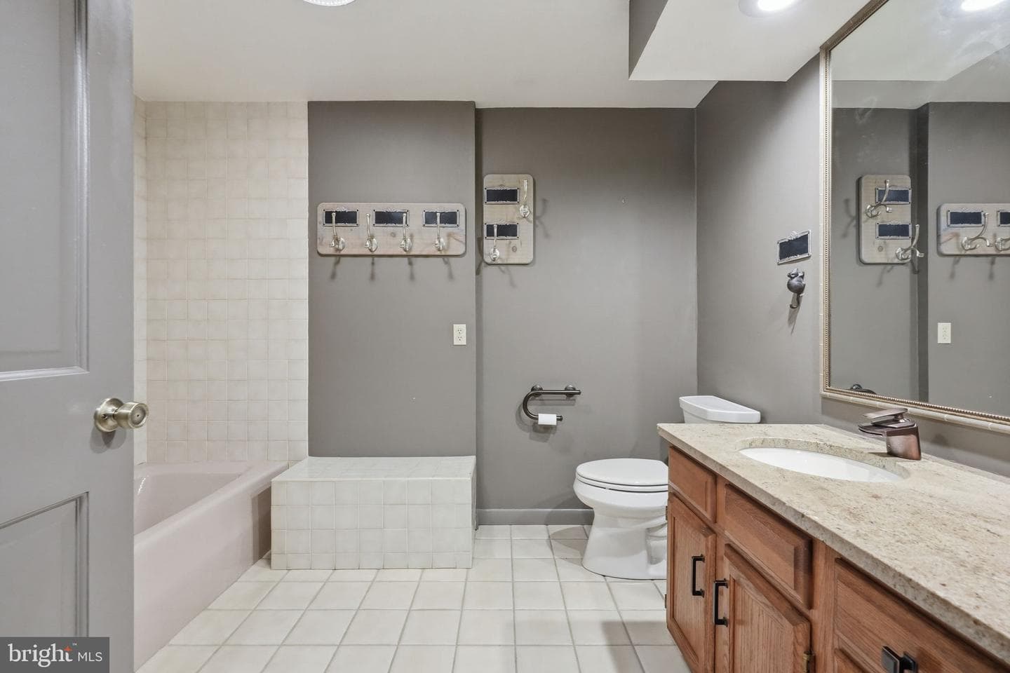 17 Maplewood Road photo 49