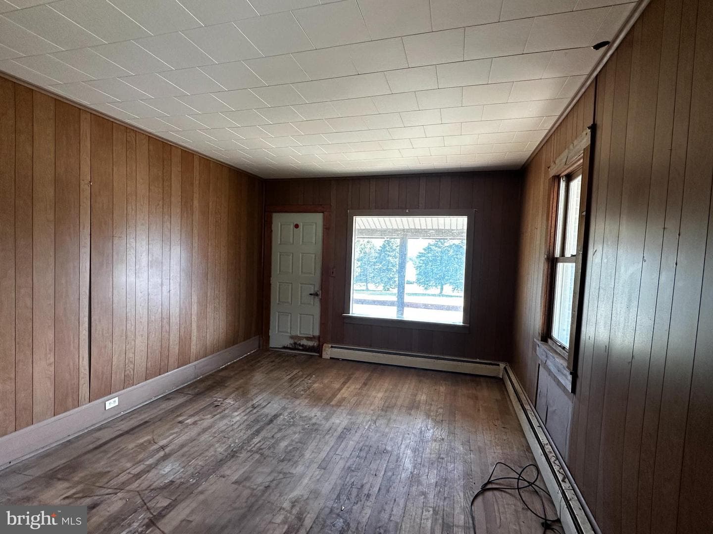 224 Middle Road photo 9
