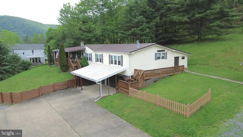 871 Hillcrest Drive photo 4