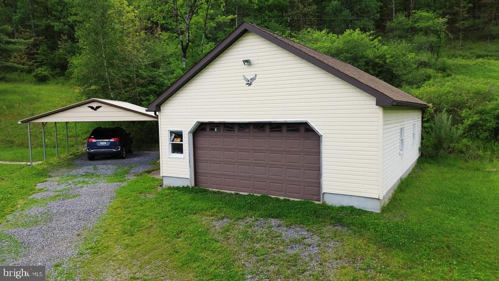 871 Hillcrest Drive photo 5