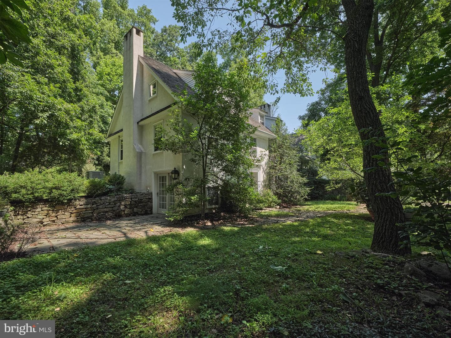1683 Hilltop Road photo 3