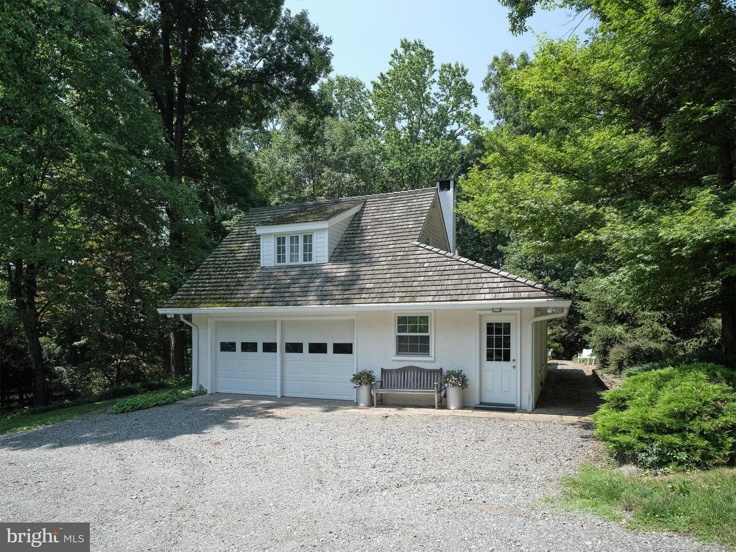 1683 Hilltop Road photo 4