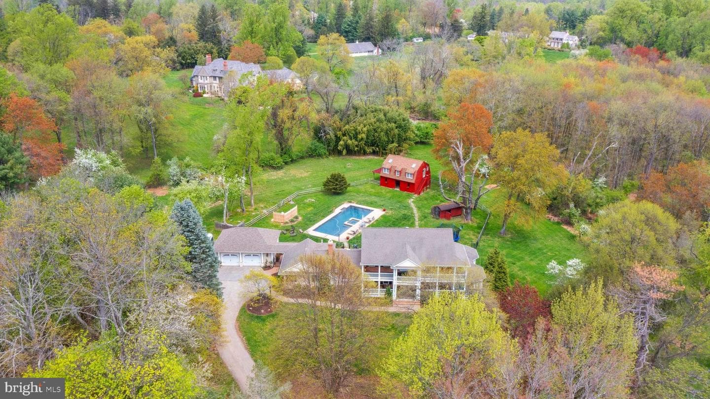 138 Davis Road photo 39