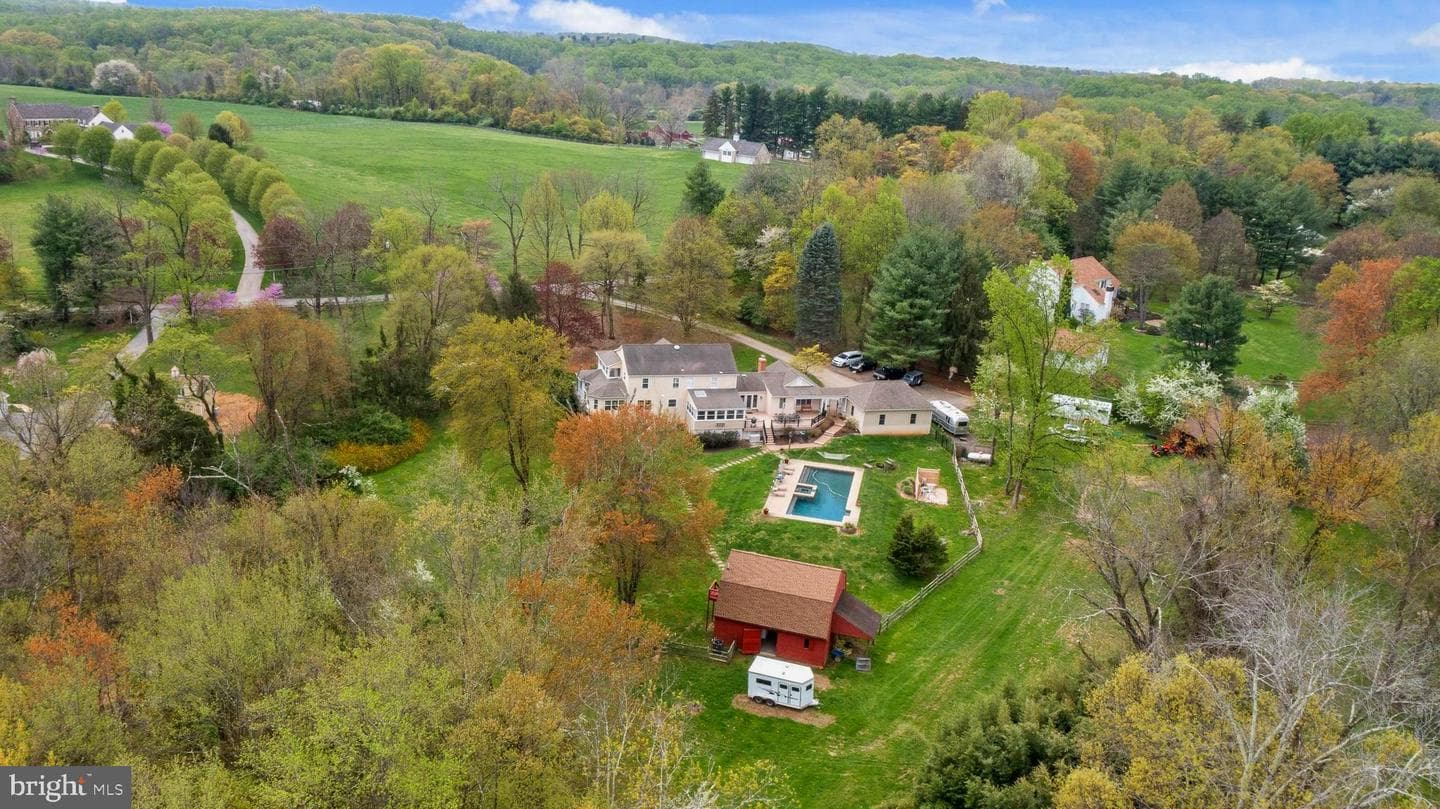 138 Davis Road photo 40