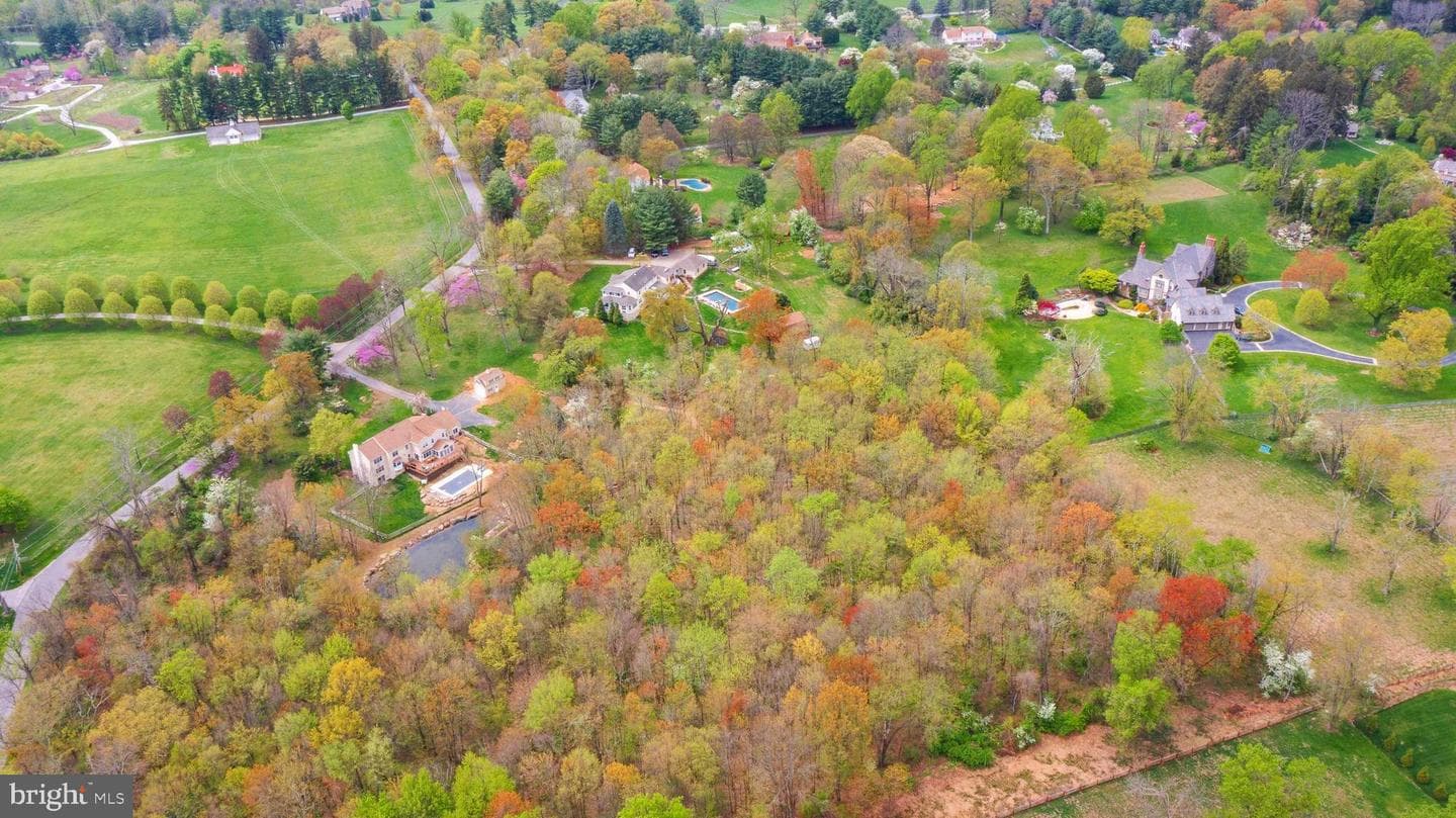 138 Davis Road photo 5