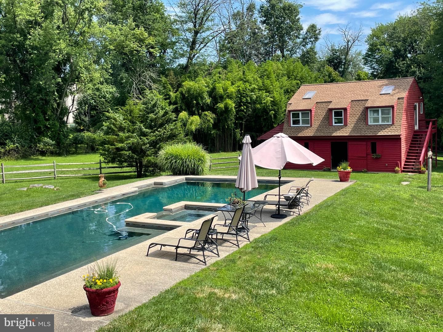 138 Davis Road photo 88