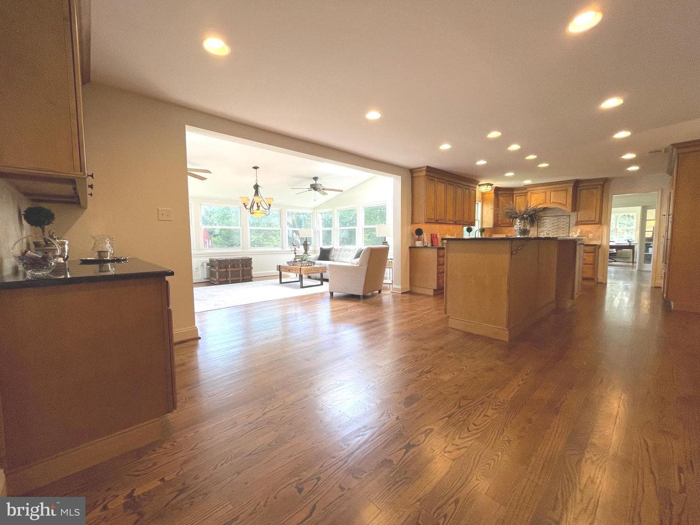 138 Davis Road photo 9