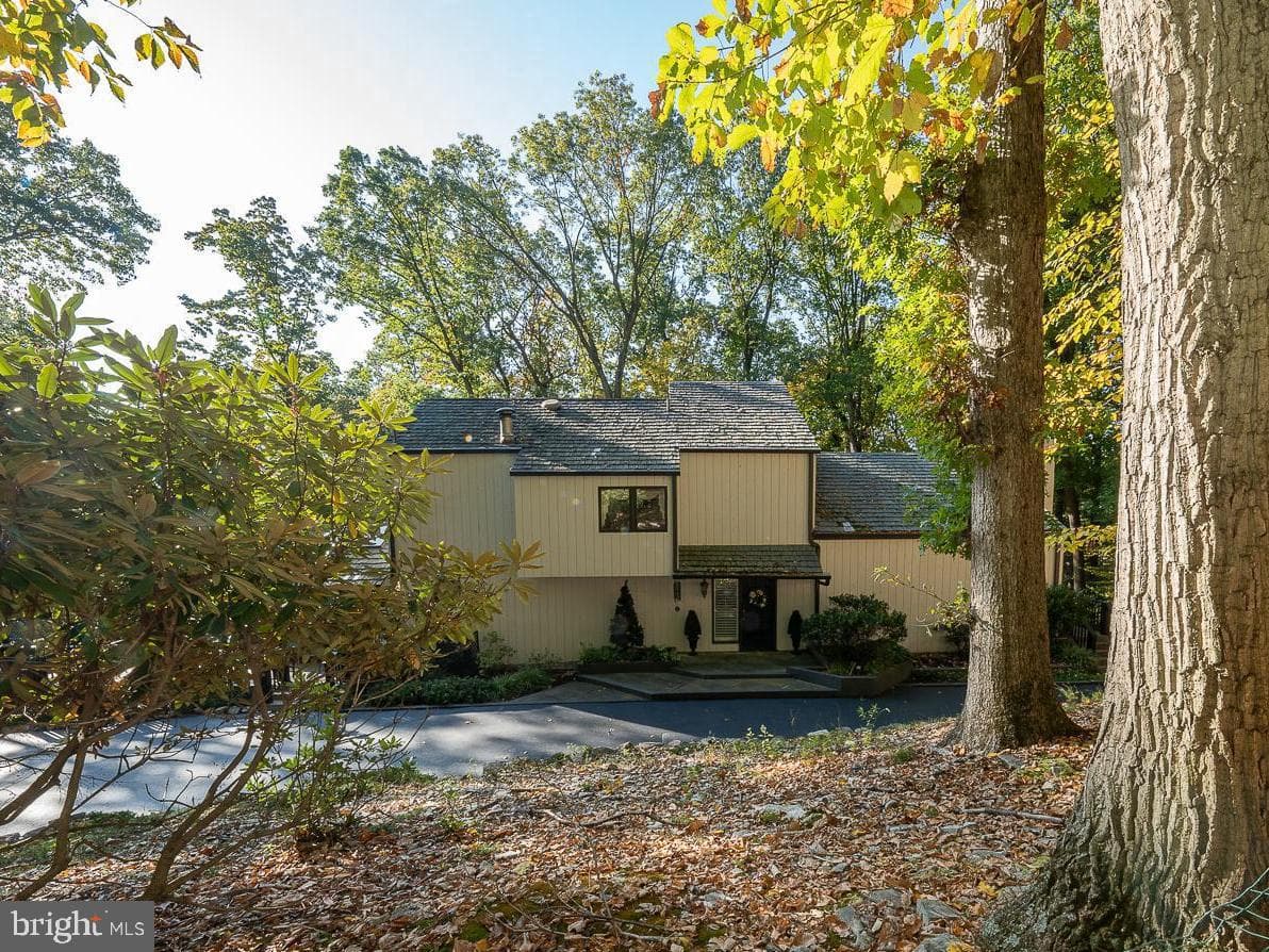 1994 Rochambeau Drive photo 2