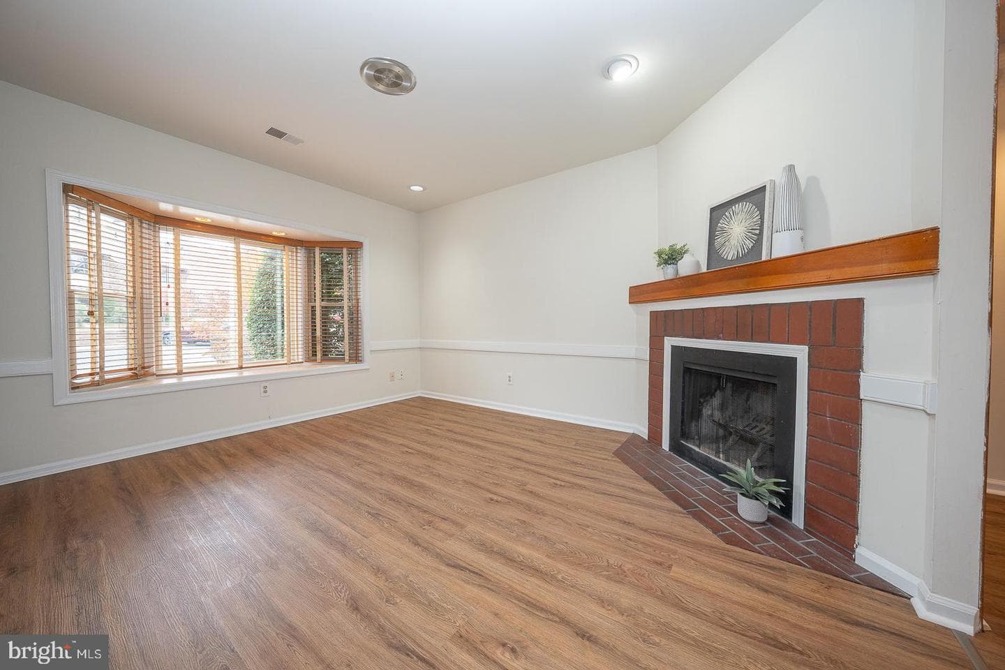 28 Elan Lane photo 6