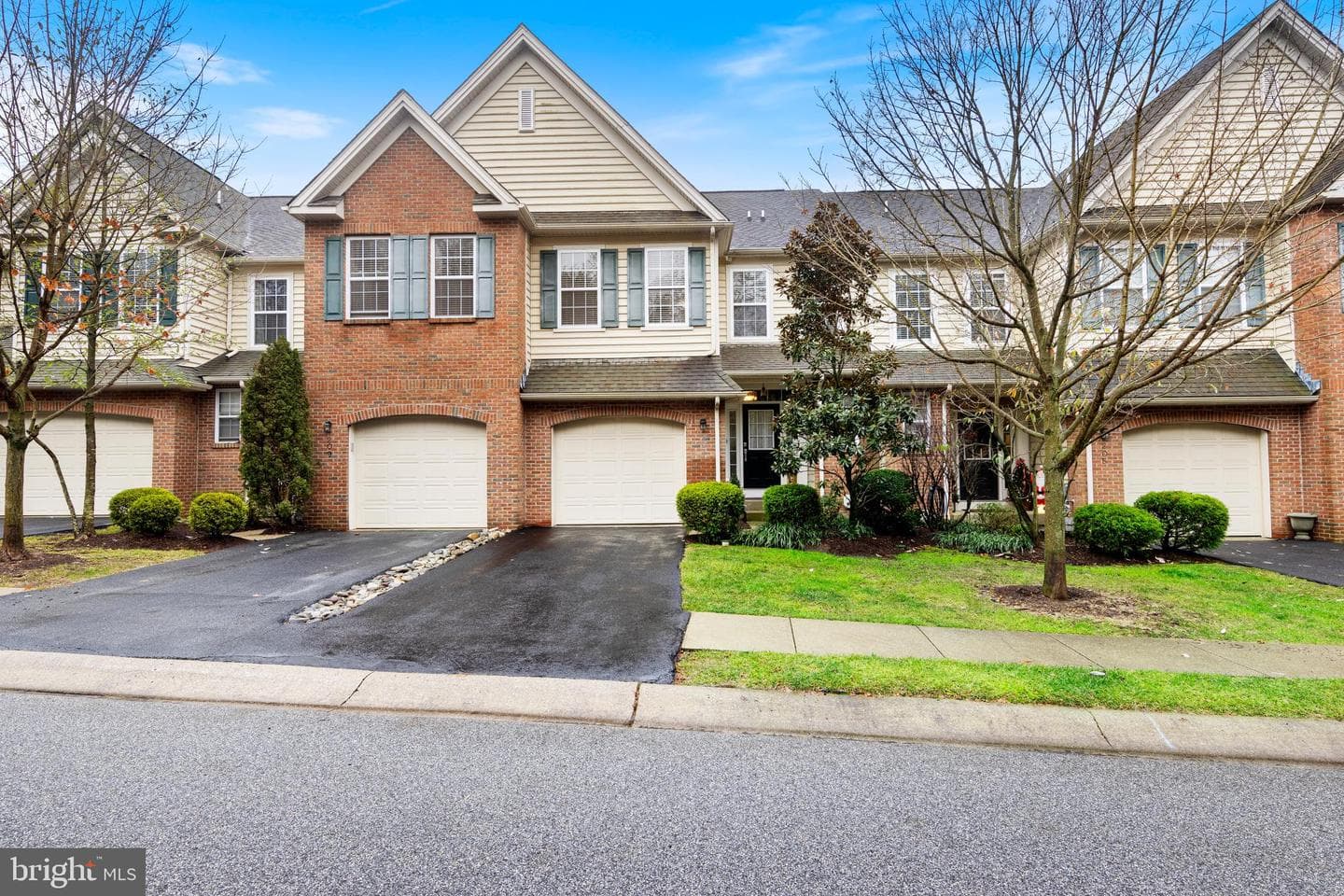 207 Deepdale Drive photo 1