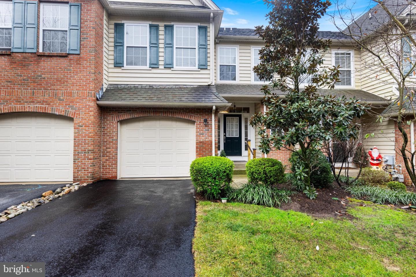 207 Deepdale Drive photo 2