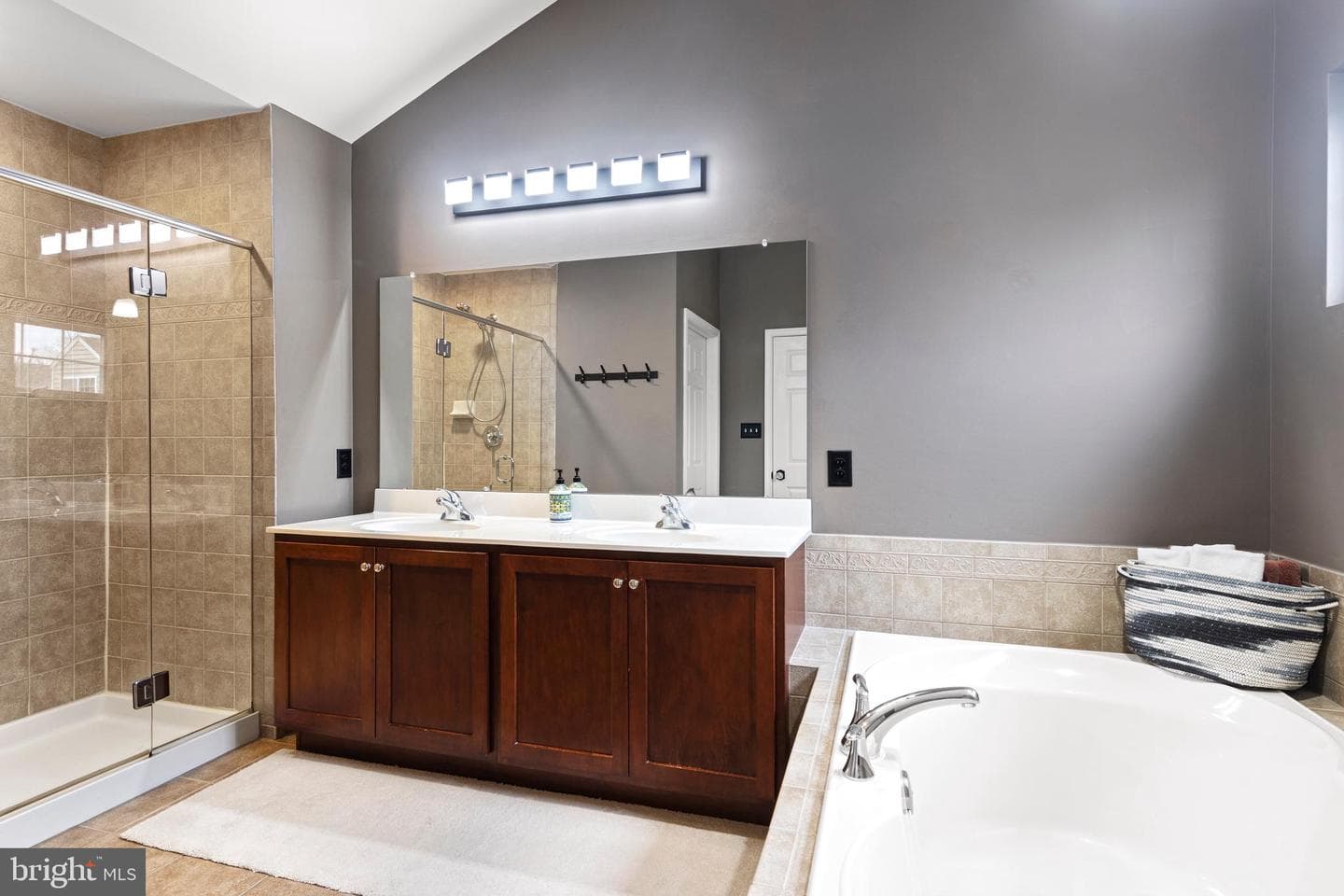 207 Deepdale Drive photo 36