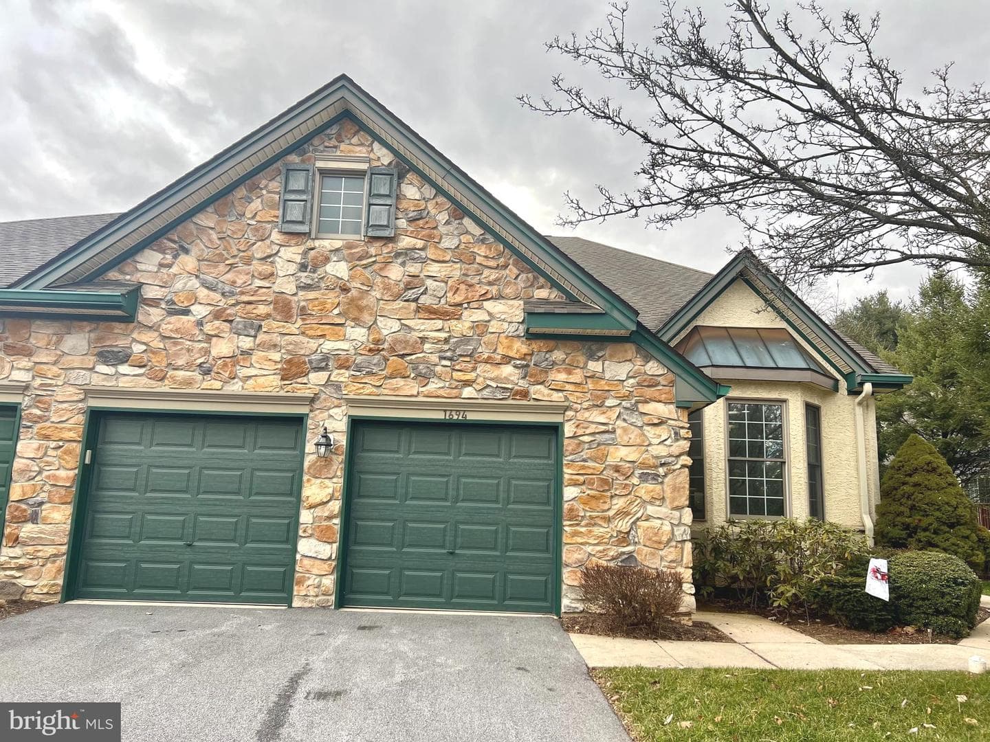 1694 Yardley Drive photo 20