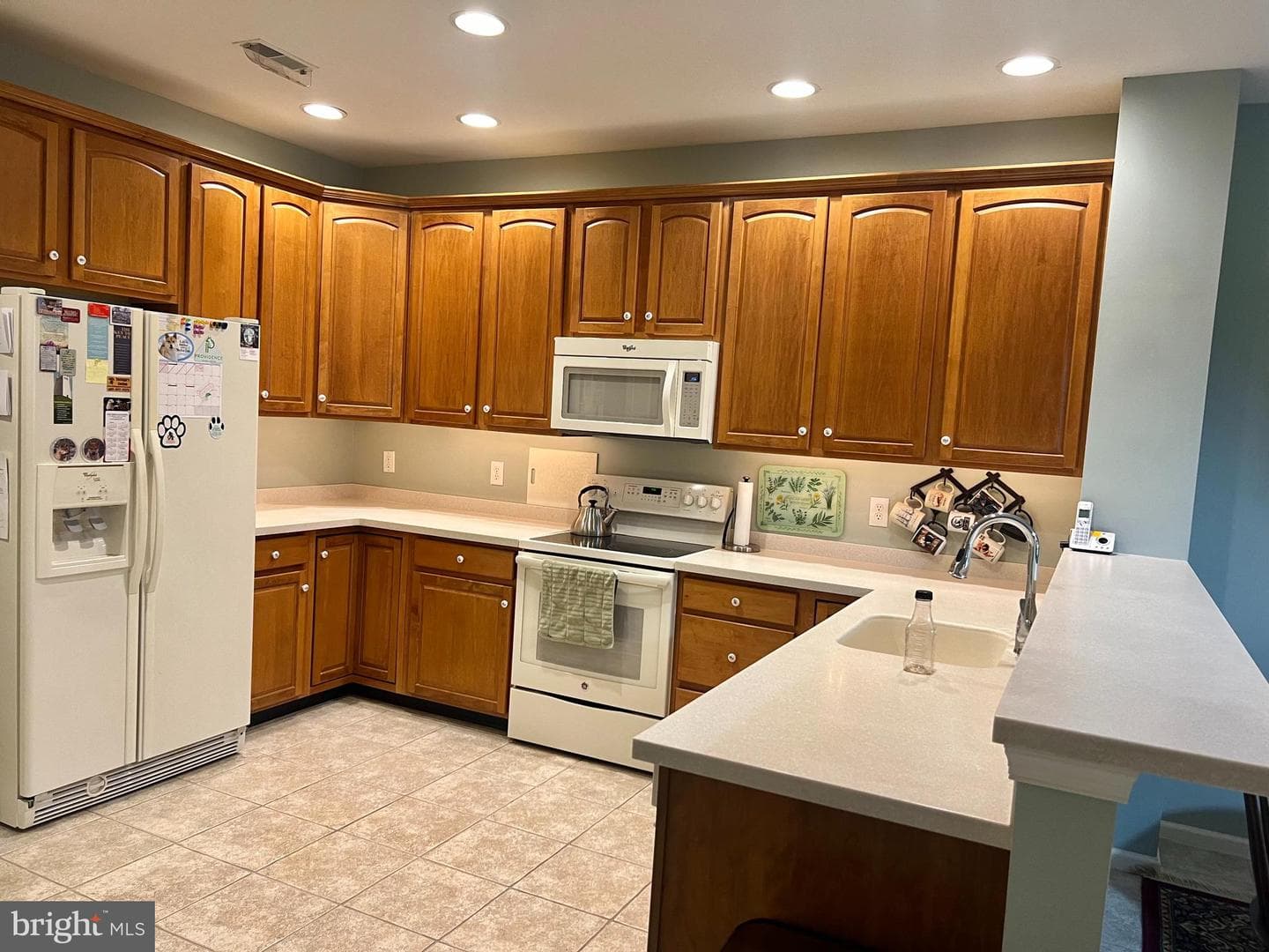 1694 Yardley Drive photo 4