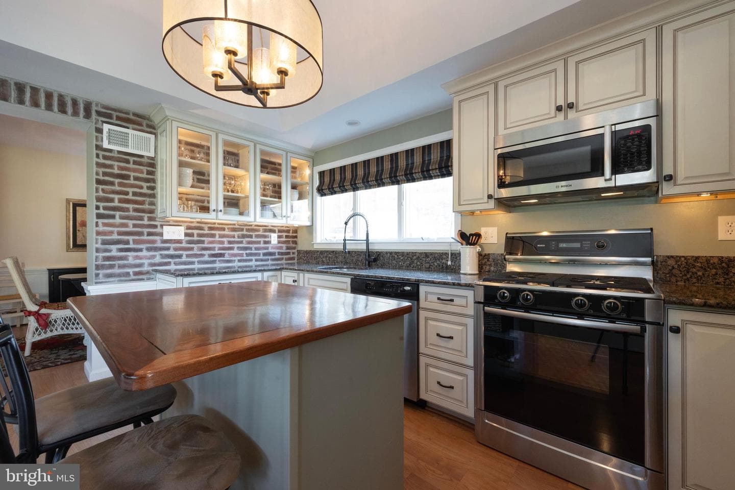 605 Price Street photo 26