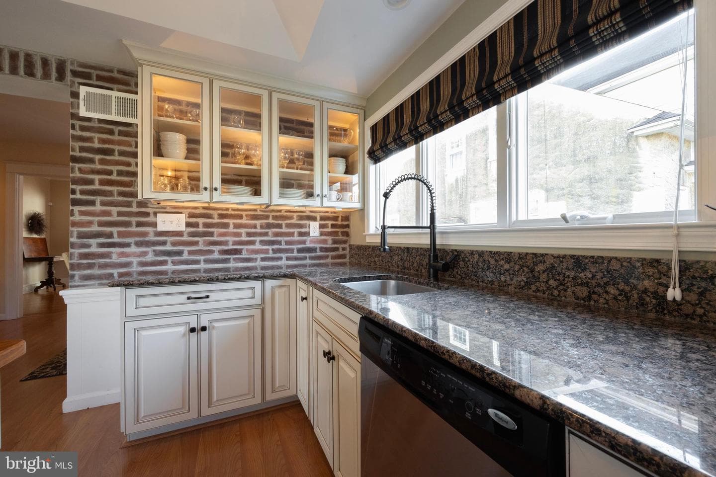 605 Price Street photo 28