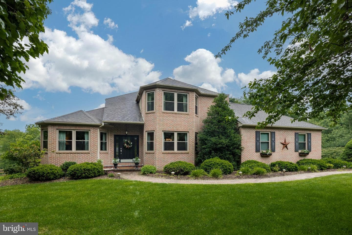 1386 Hunters Court photo 2
