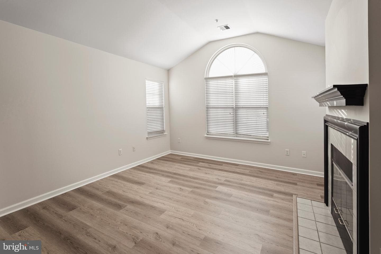 141 Village Way #6a photo 8