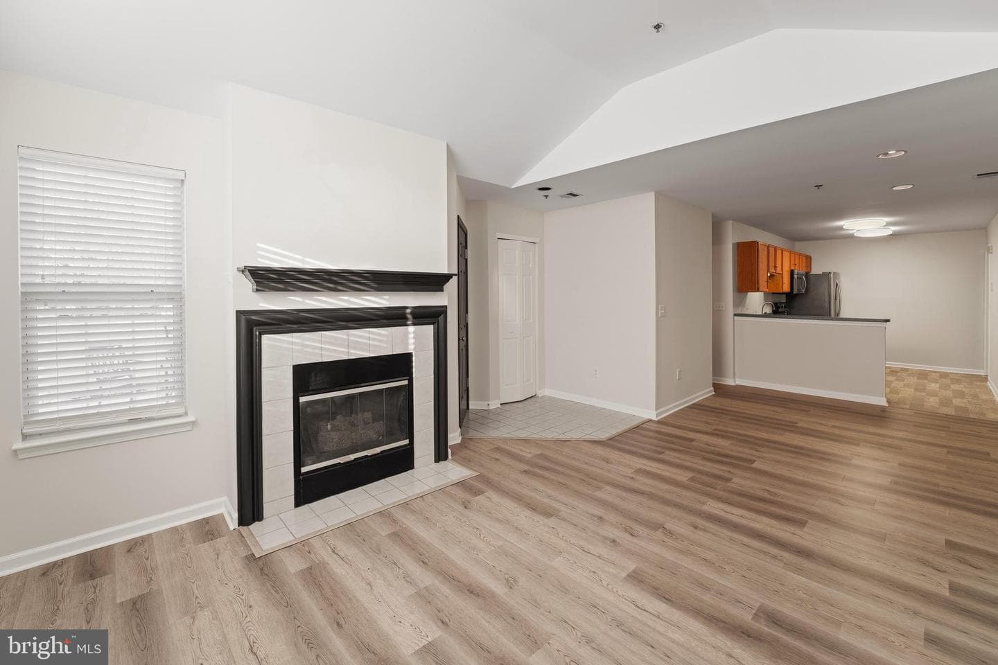 141 Village Way #6a photo 9