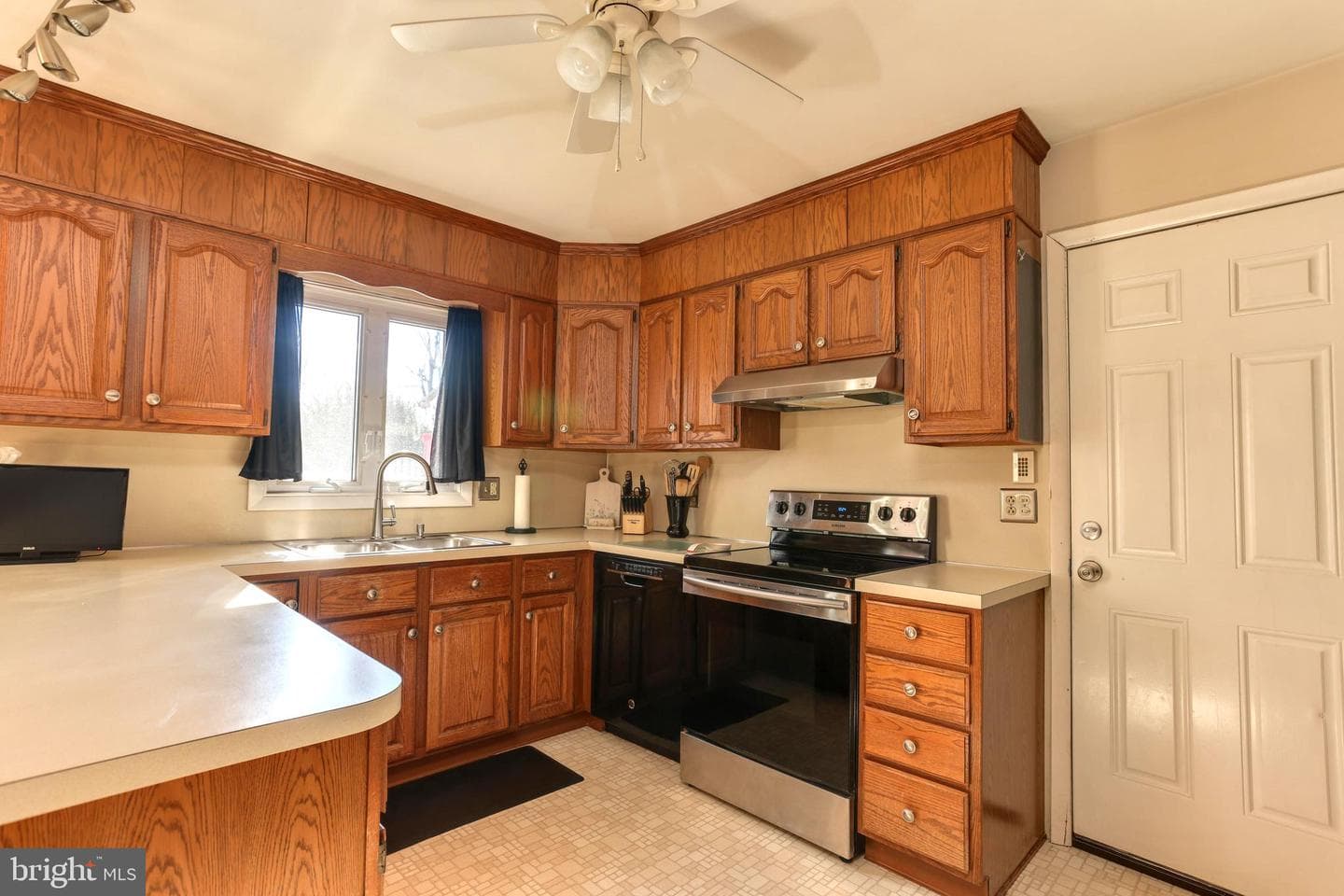 1034 S Keim Street photo 6