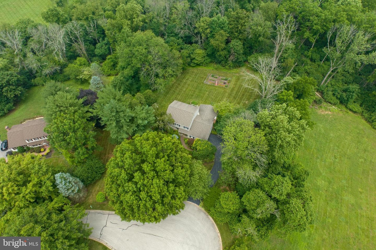 610 Gages Lane photo 32