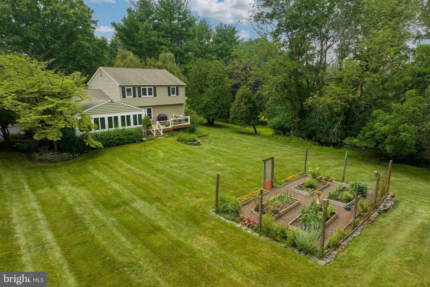 610 Gages Lane photo 4