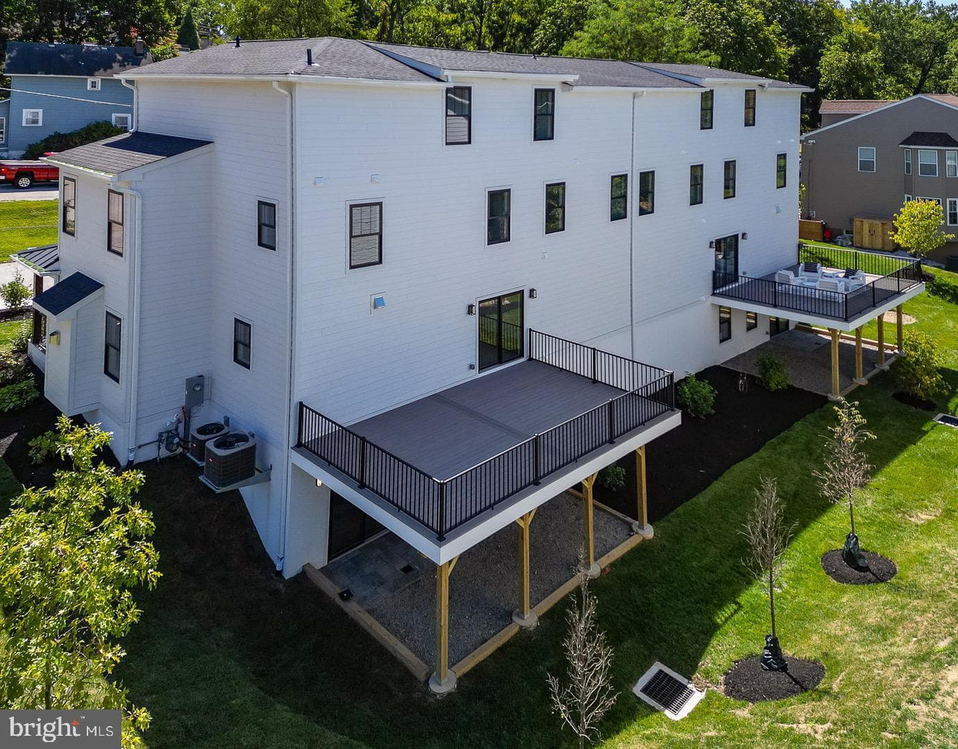 993 Fairview Avenue photo 4