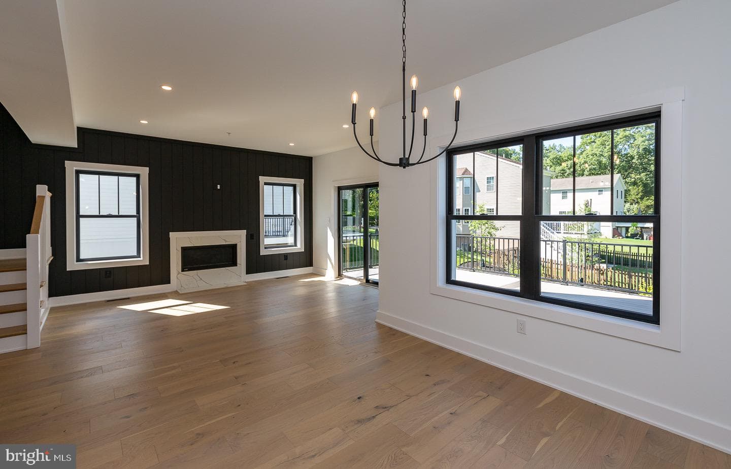 982 Henry Avenue photo 14
