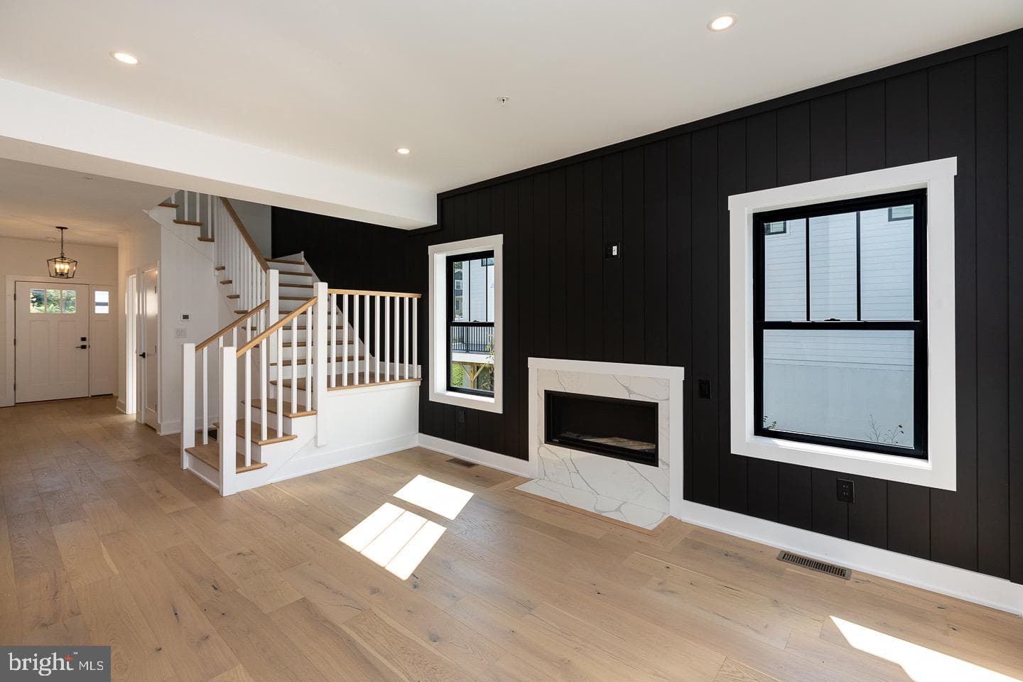 982 Henry Avenue photo 16
