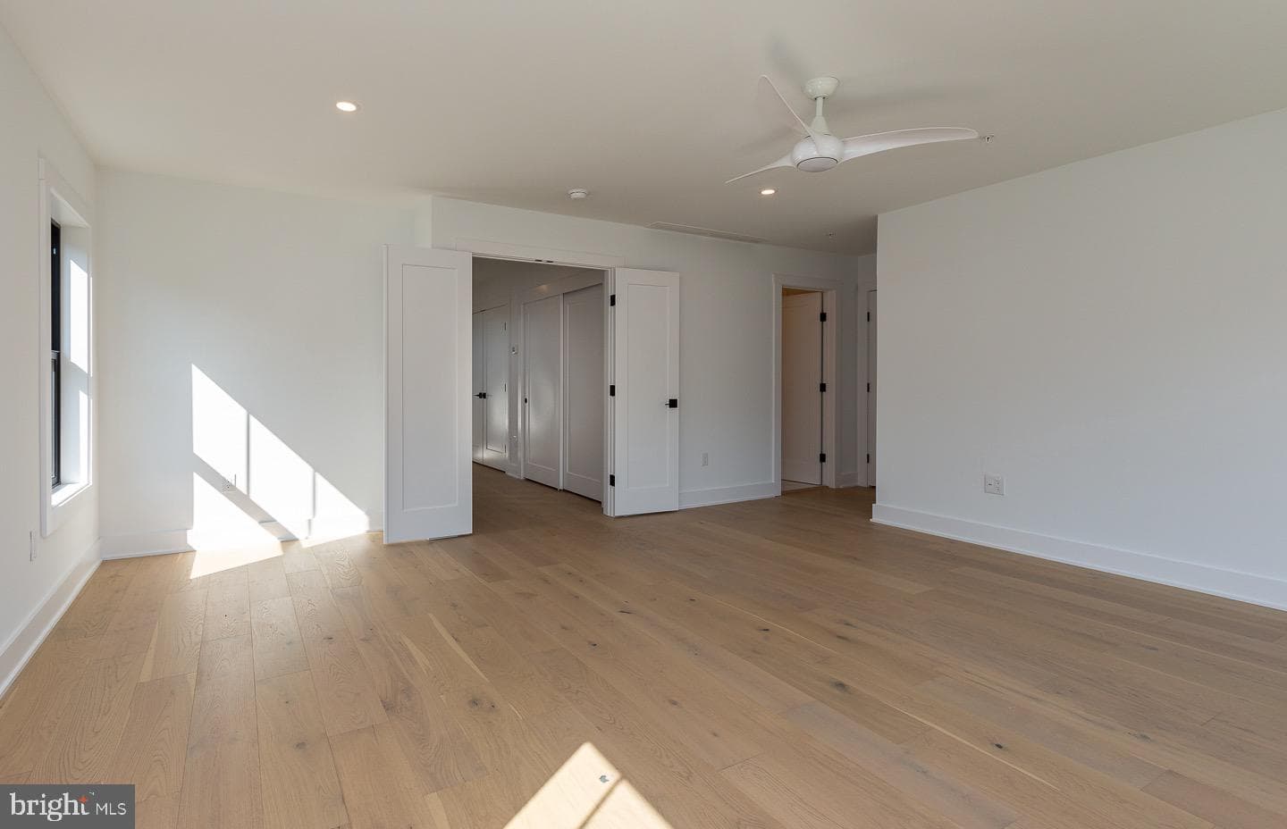 982 Henry Avenue photo 19