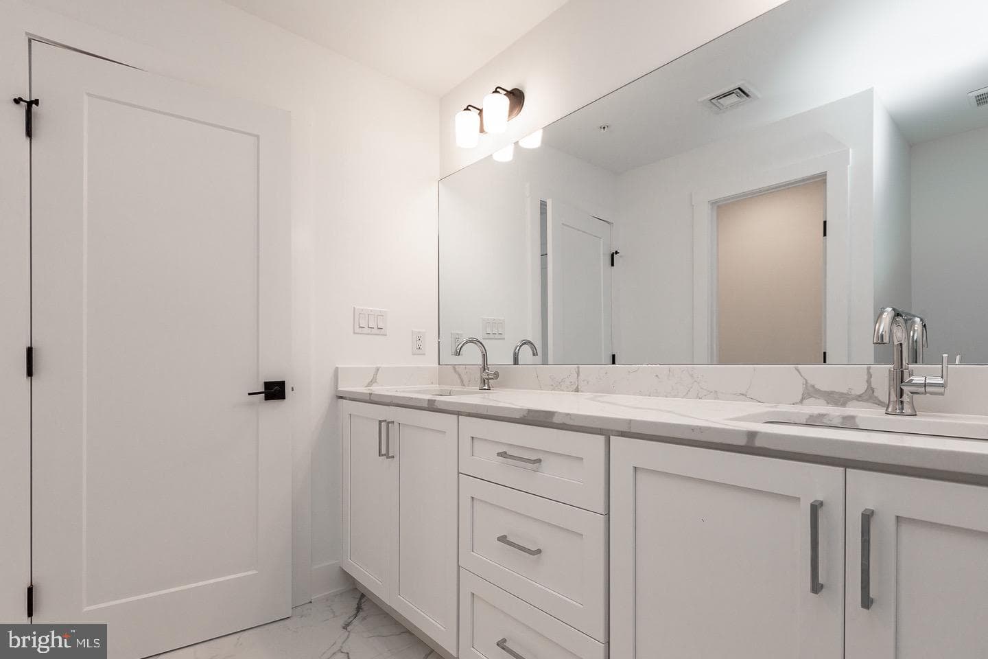 982 Henry Avenue photo 23