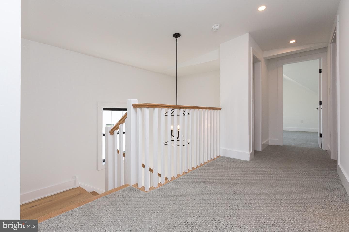 982 Henry Avenue photo 29