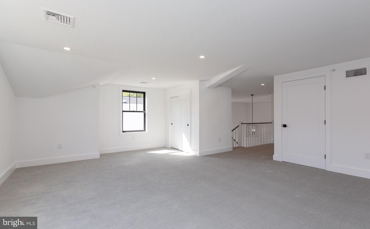 982 Henry Avenue photo 30