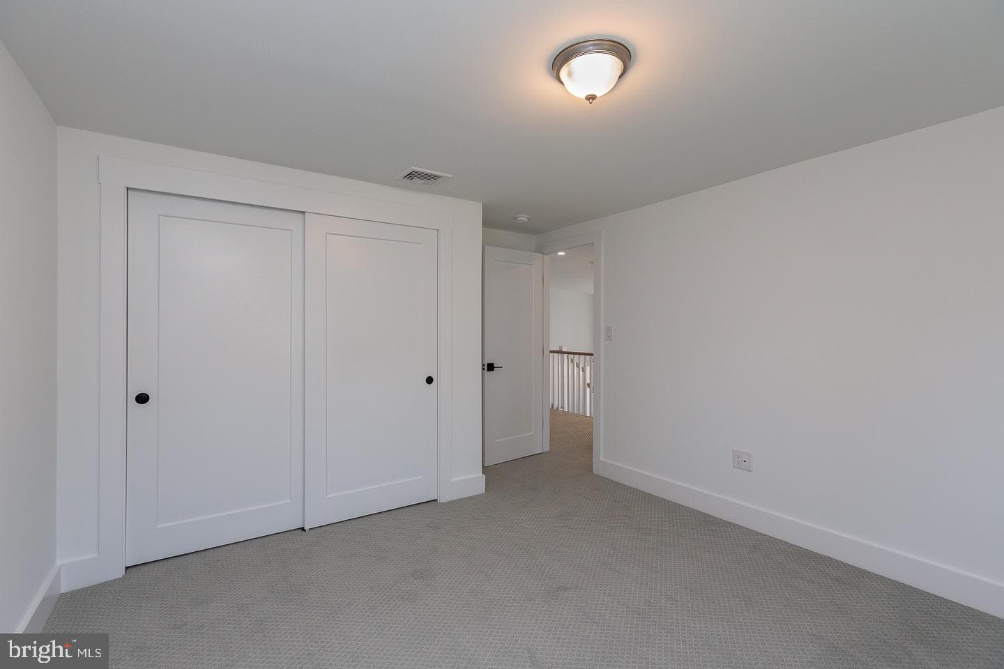 982 Henry Avenue photo 31