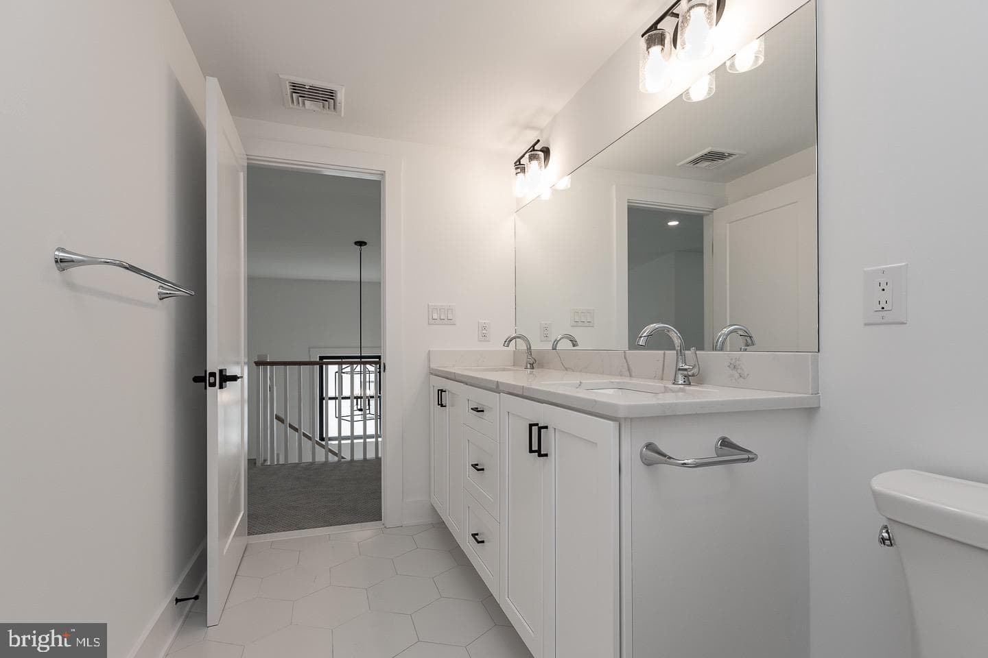 982 Henry Avenue photo 35