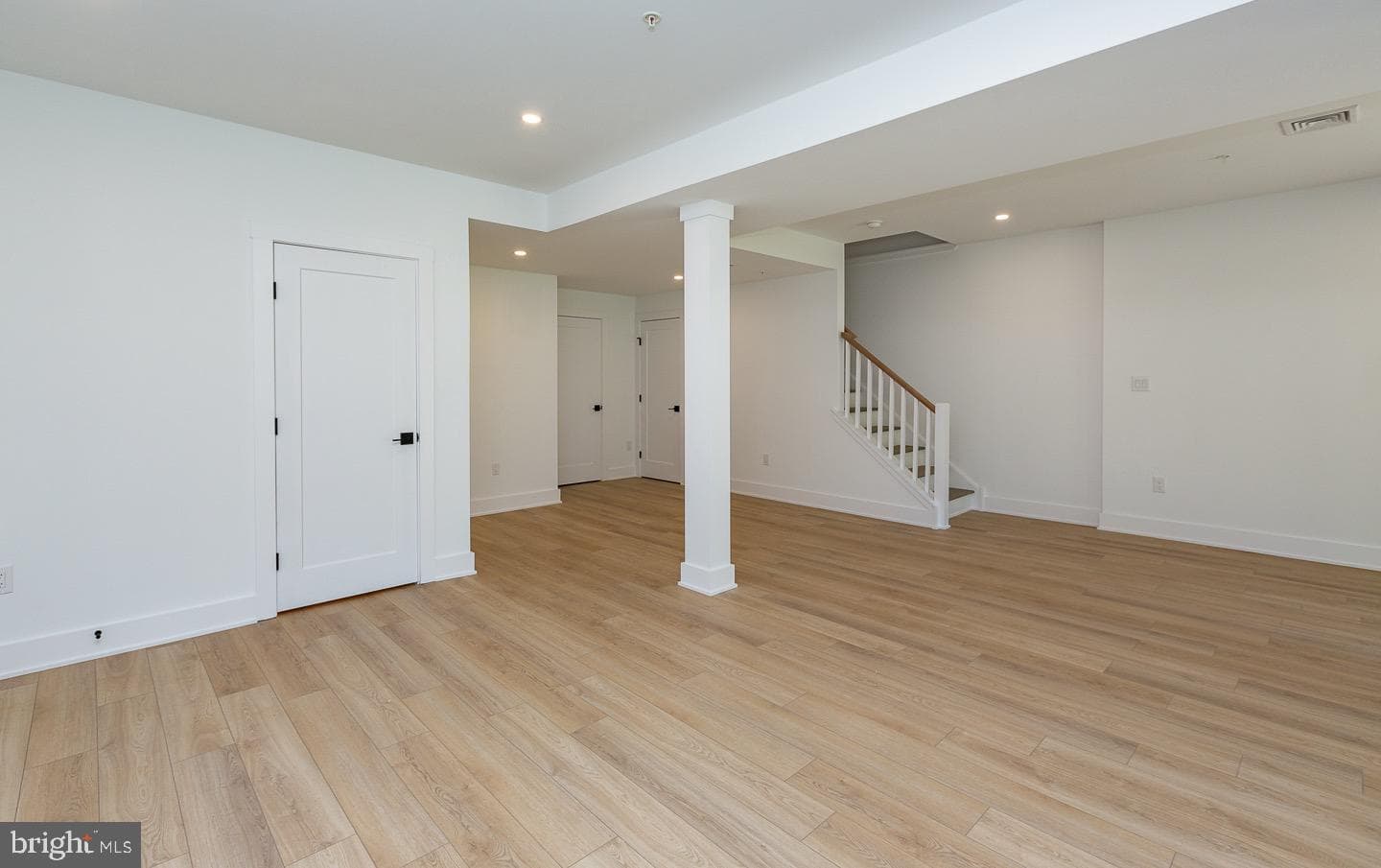 982 Henry Avenue photo 37