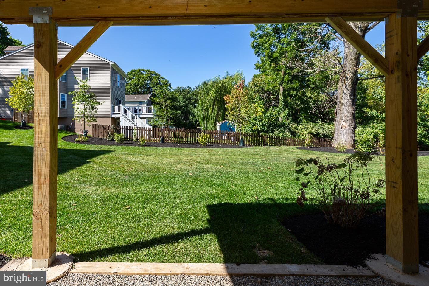 982 Henry Avenue photo 40