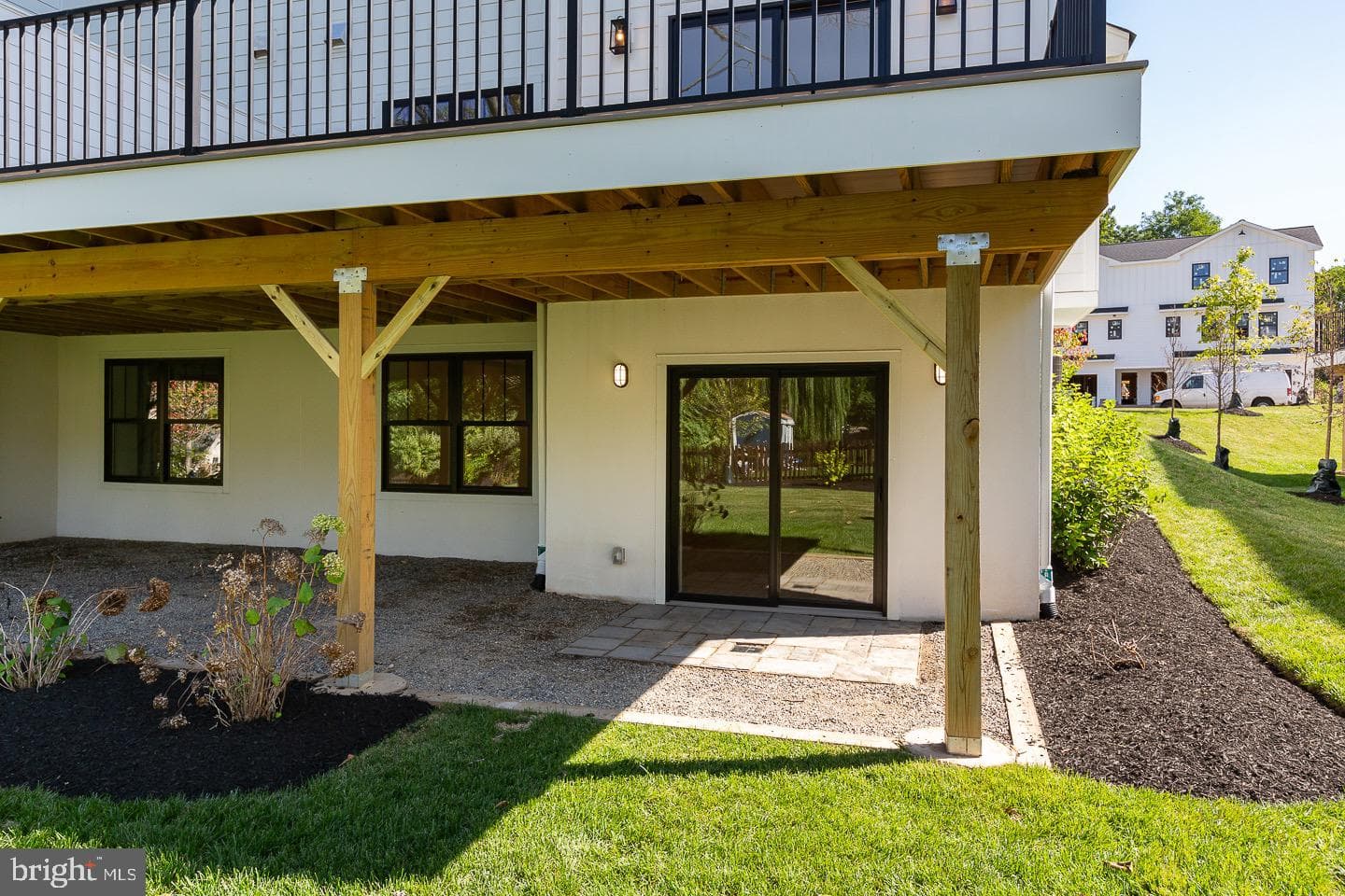 982 Henry Avenue photo 41