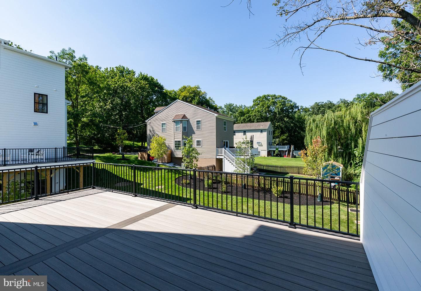 982 Henry Avenue photo 43