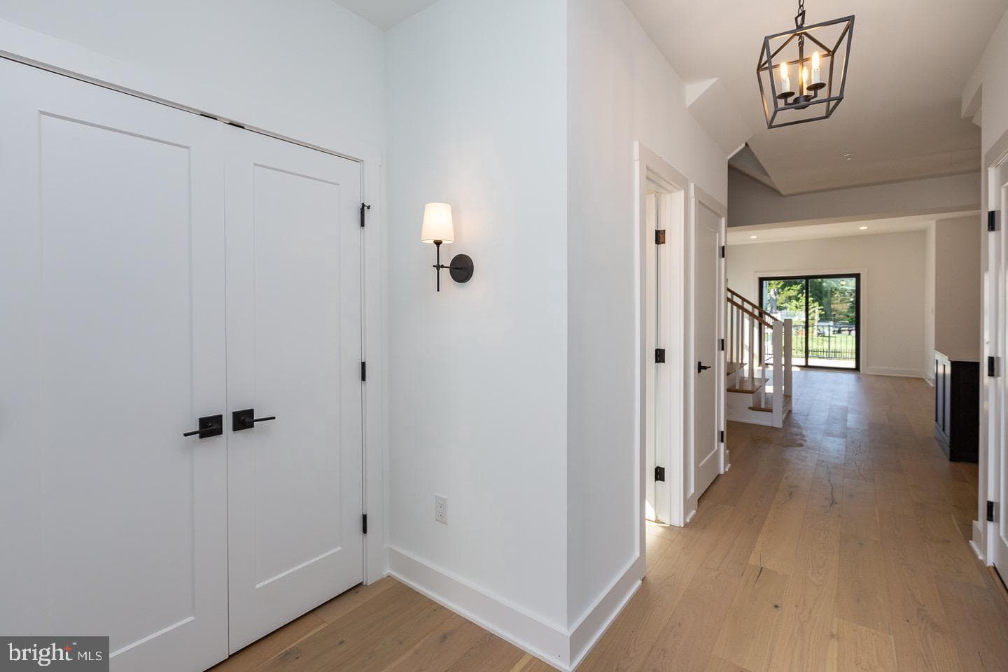 982 Henry Avenue photo 7