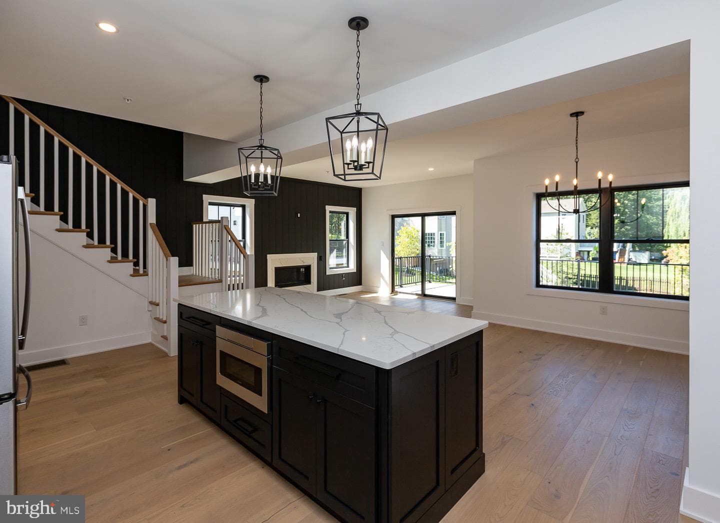 982 Henry Avenue photo 8