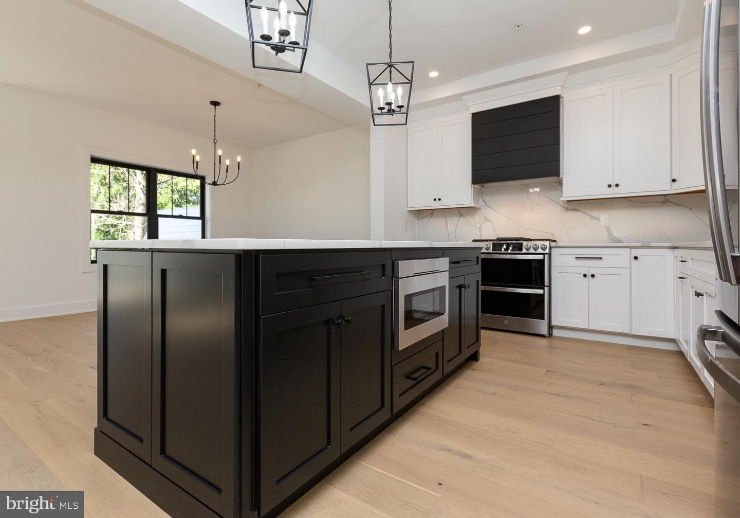 982 Henry Avenue photo 9