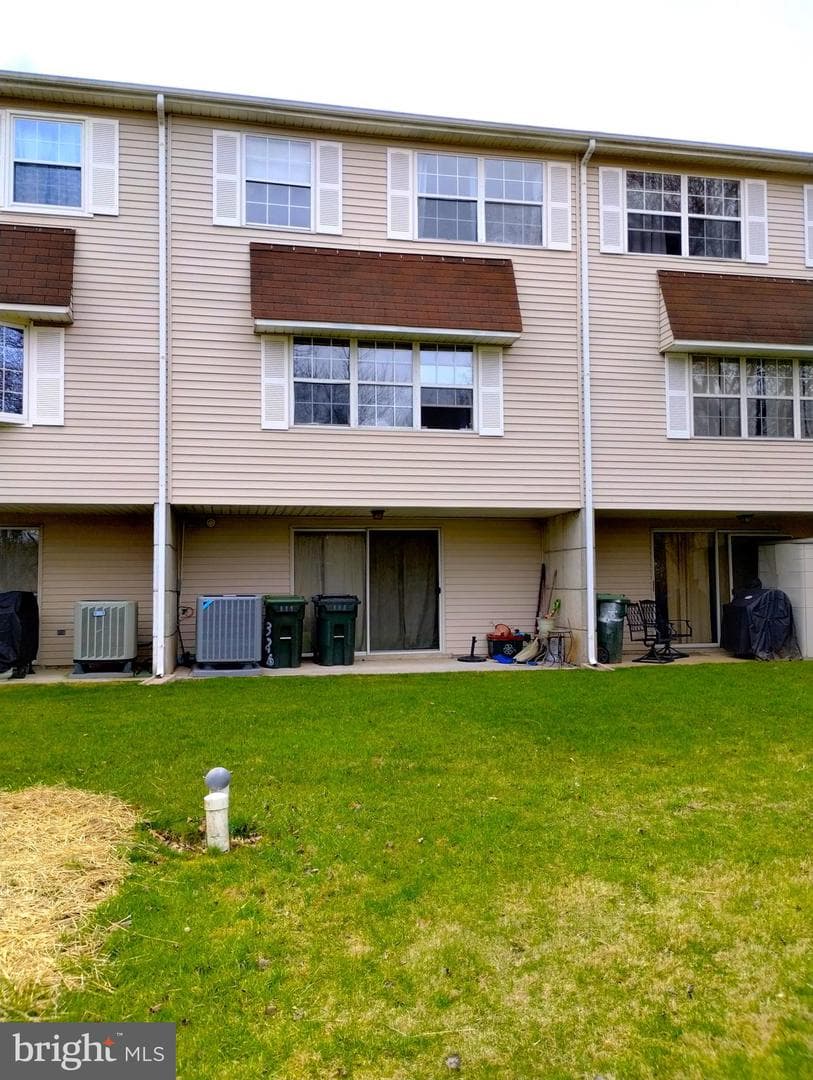 326 Carlyn Court photo 2