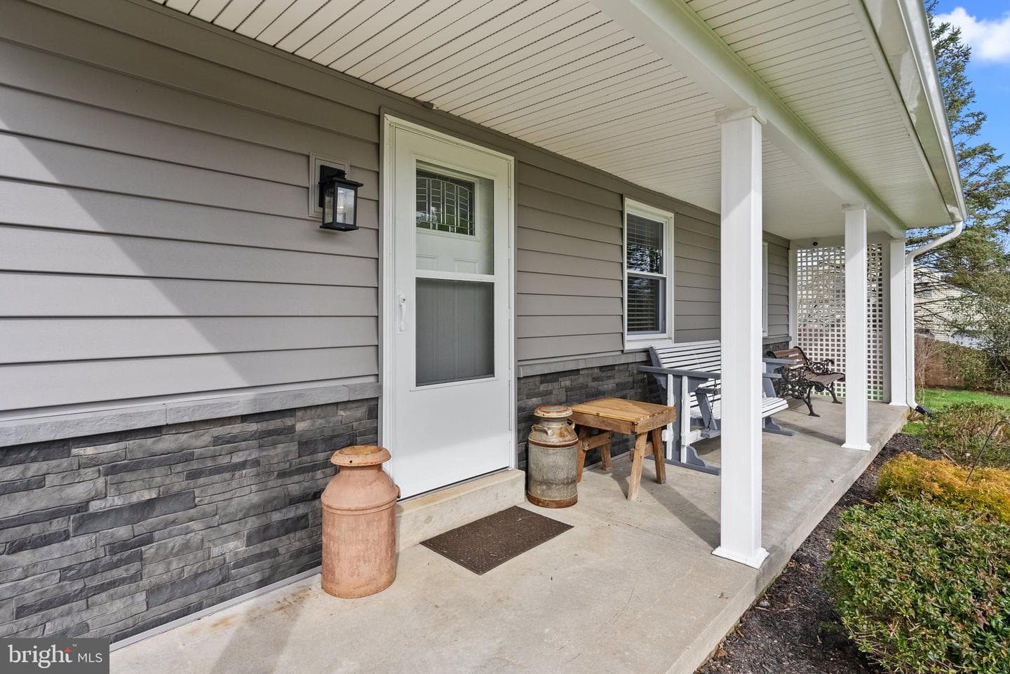 261 Tudor Circle photo 2
