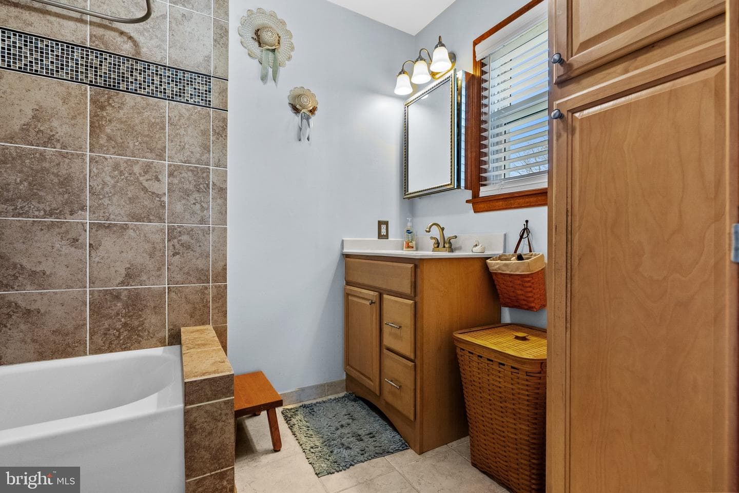 261 Tudor Circle photo 20
