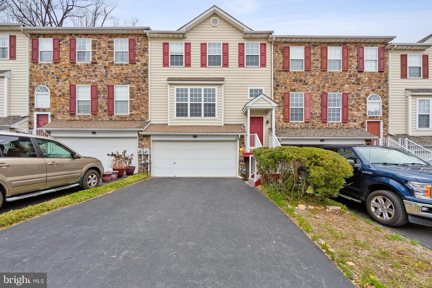286 Yorktown Court photo 1