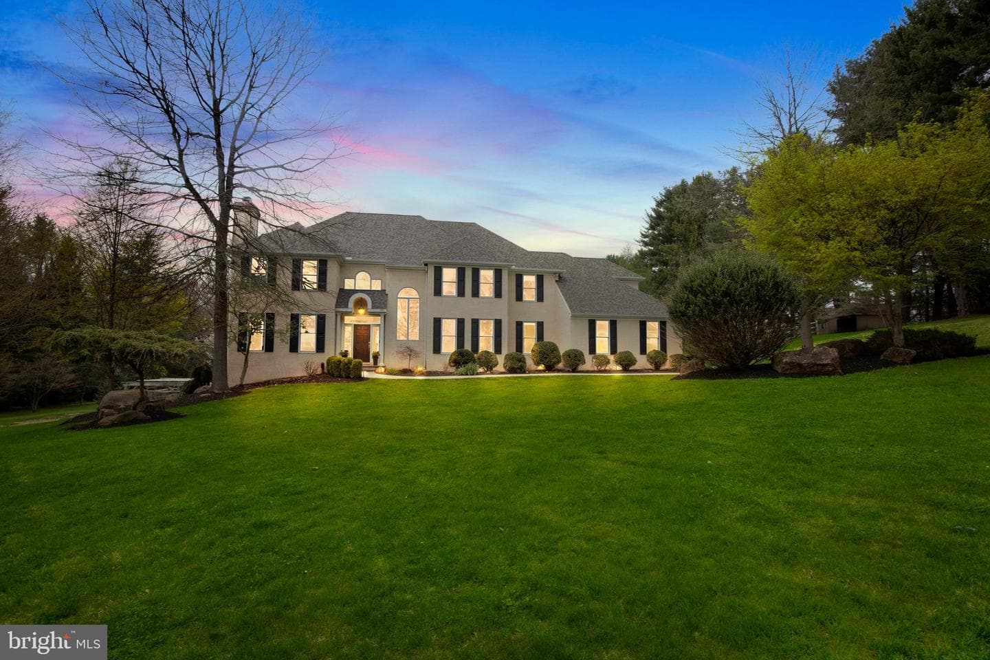 1681 Hunters Circle photo 1