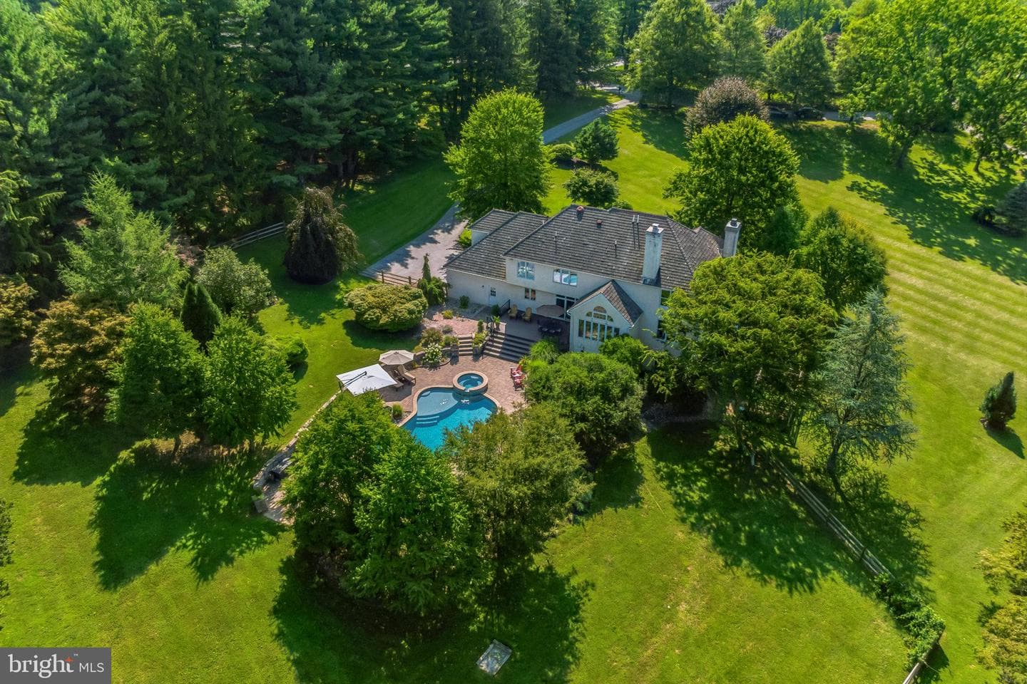 1681 Hunters Circle photo 2